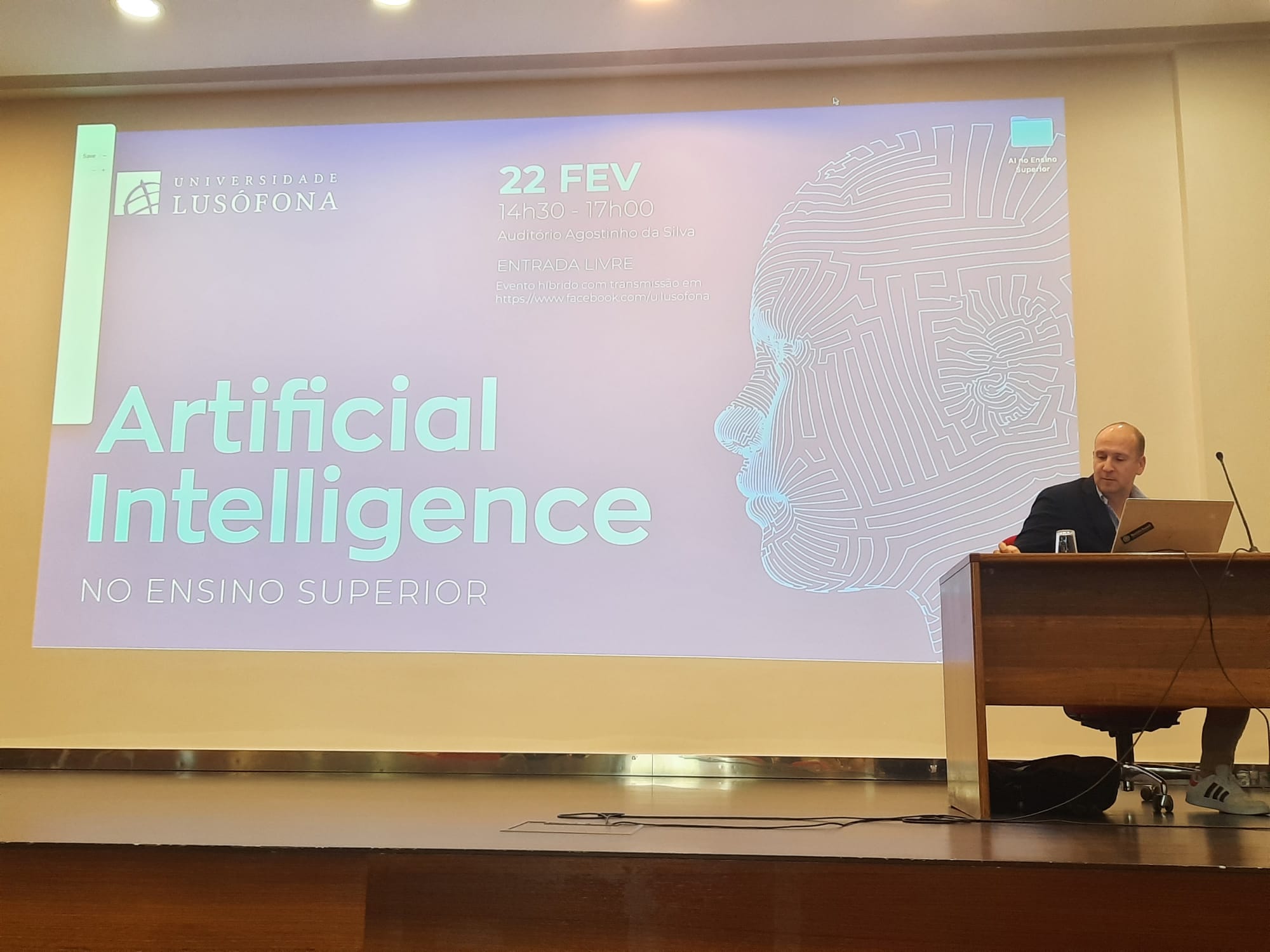 Jorge Sousa participated in the "Artificial Intelligence in Higher Education" event at Universidade Lusófona where he presented BOTSchool as a Conversational AI Platform.